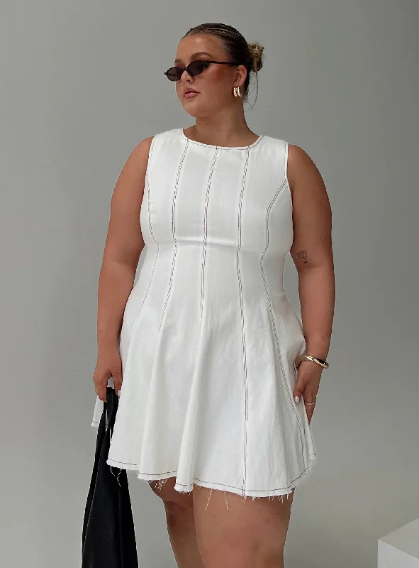 Composure Pleat Mini Dress White Curve